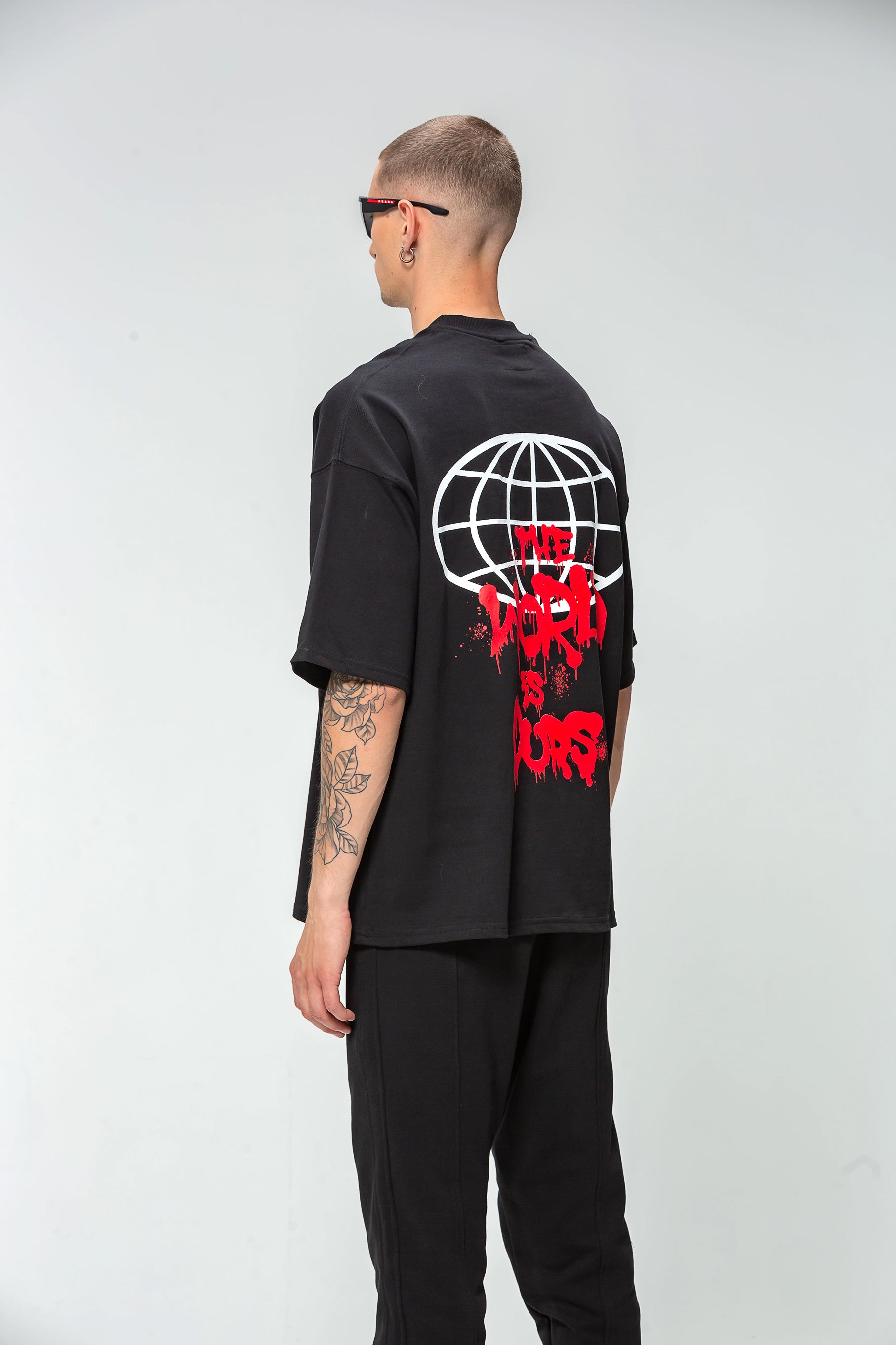 T-shirt noir The World Is Yours